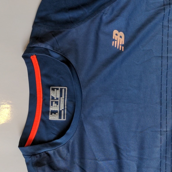New Balance mens running shirt with NB Dry technology size Medium - Picture 5 of 11